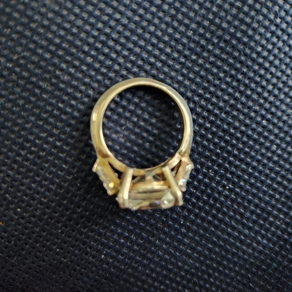 10mm Brilliant Radiant Square Cut, Trillion Accented, Three Stone Ring, sz 7 - Picture 4 of 4